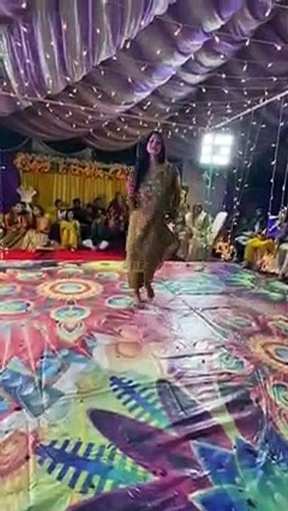 Watch the Viral Pakistani Girl's Dance 2022 🔥