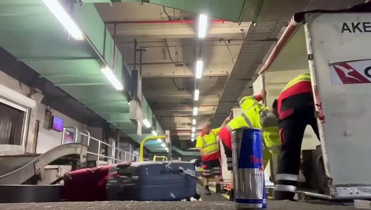 Les bagagistes des aéroports sont sans pitié avec nos valises