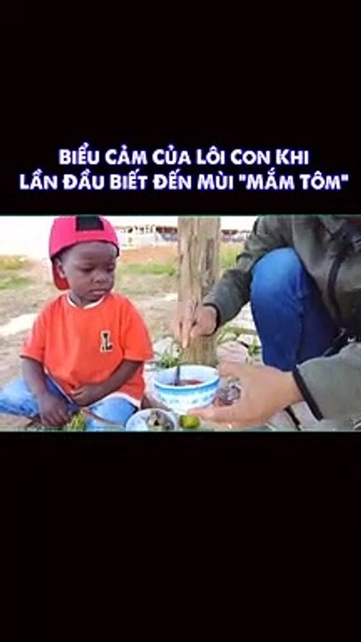 Biểu cảm Lôi Con lần đầu ăn mắm tôm