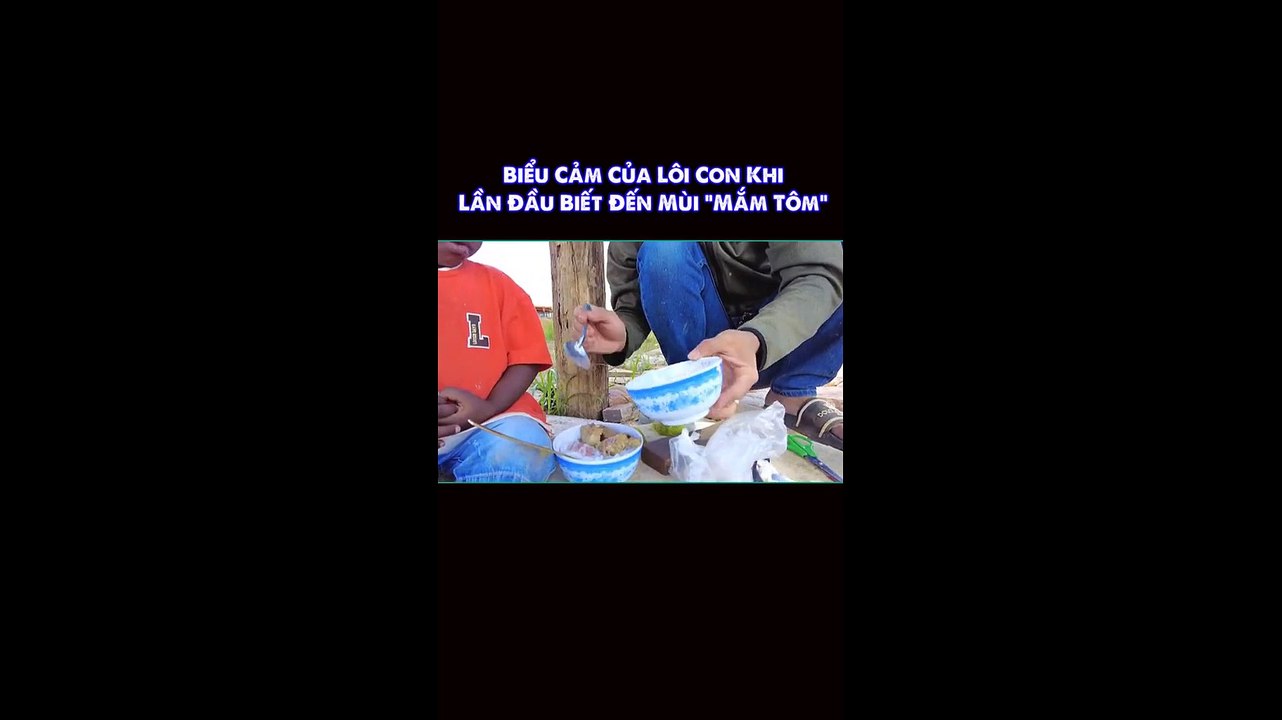 Lôi Con hoang mang khi lần đầu thử mắm tôm Việt Nam