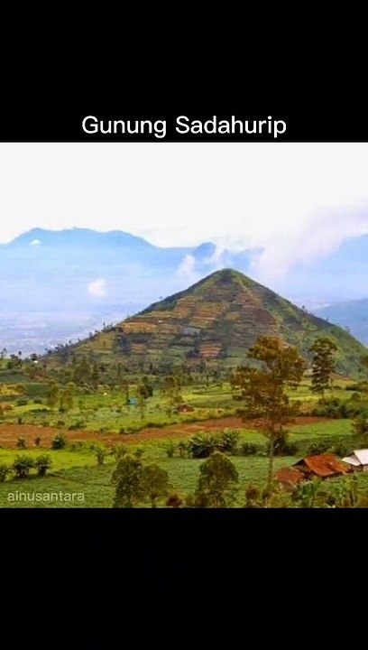 I asked AI to imagine _the ancient pyramids in Tatar Sunda_ #artificialintelligence#nusantara #sunda #scifi#gunungpadang