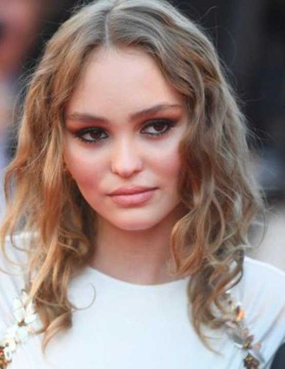 Bio : Lily-Rose Depp