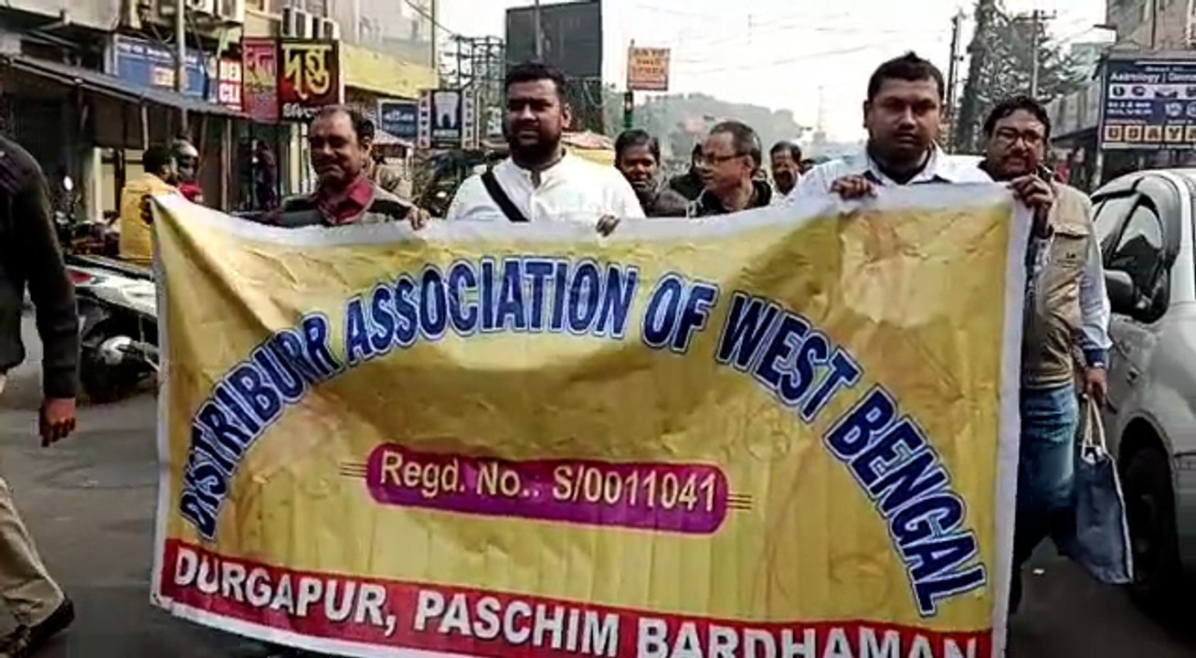 কর্পোরেট সংস্থাদের থেকে  অনলাইন কেনাকাটায়  ক্ষতিগ্রস্ত স্থানীয় ডিস্ট্রিবিউটররা | Oneindia Bengali