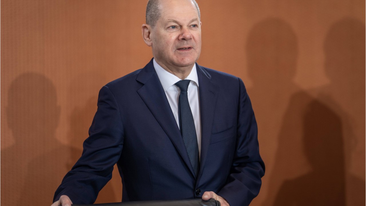So viel Gehalt bekommt Bundeskanzler Olaf Scholz (2)
