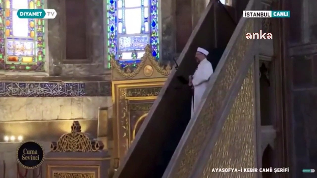 Diyanet İşleri Başkanı yine kılıçla hutbe okudu