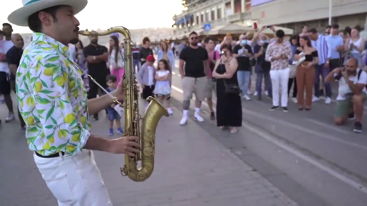 Ameno - STREET SAXOPHONE LIVE PERFORM