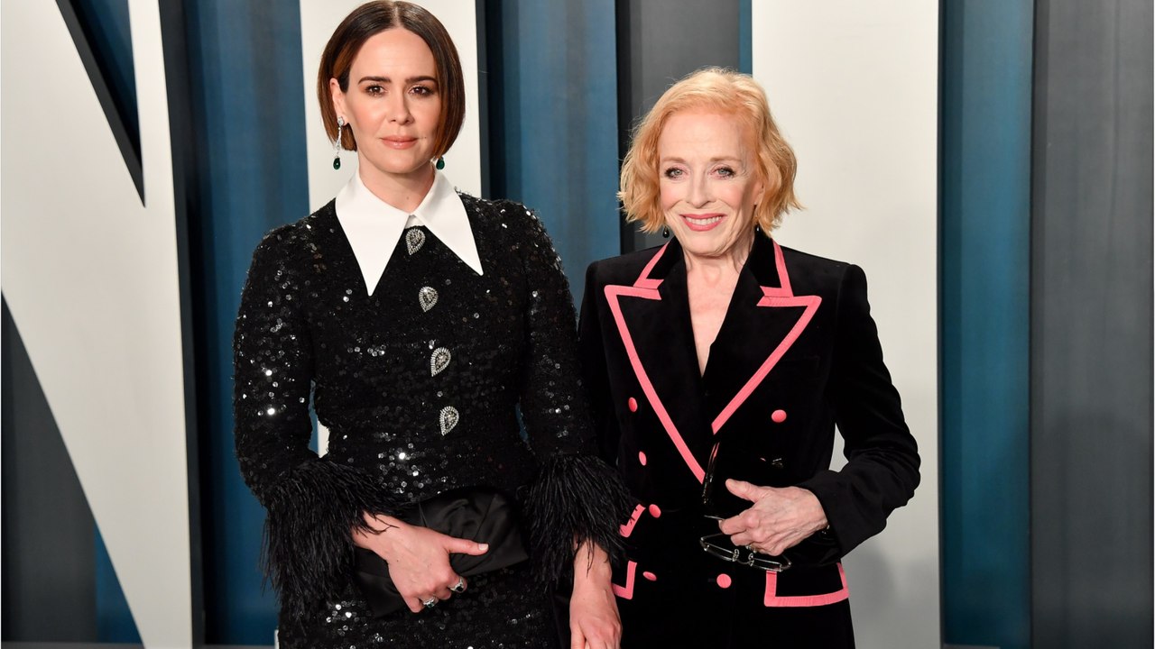 VOICI - Sarah Paulson : son histoire d'amour avec Holland Taylor, de 31 ans son aînée