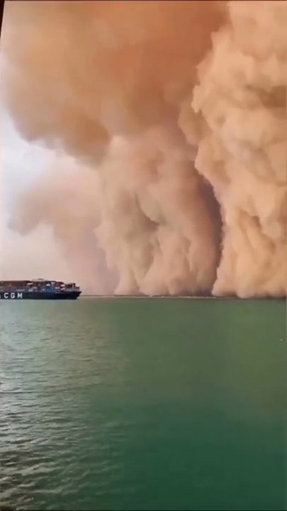 Une impressionnante tempête de sable a frappé l'Égypte