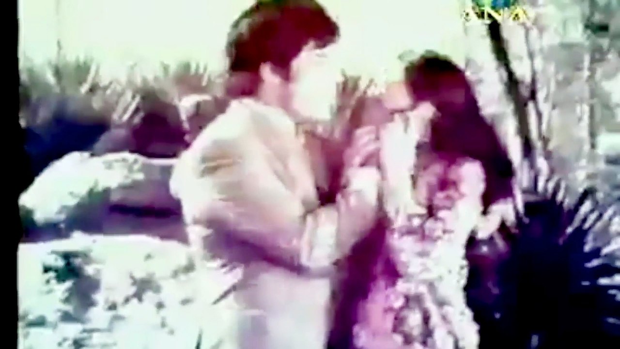 Apne hatoon ki likeroon mein