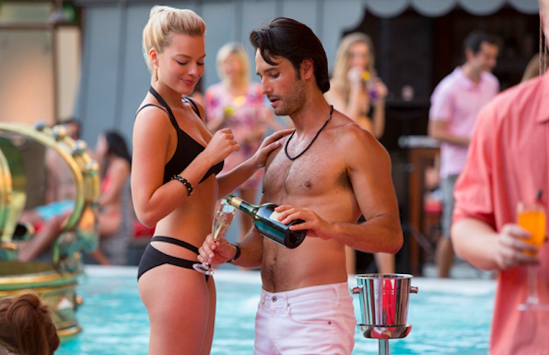 Margot Robbie Pool Scene - Focus Will Smith Movie