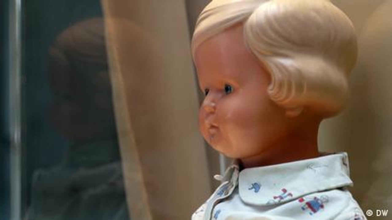 "Sechzehn Objekte - 70 Jahre Yad Vashem"