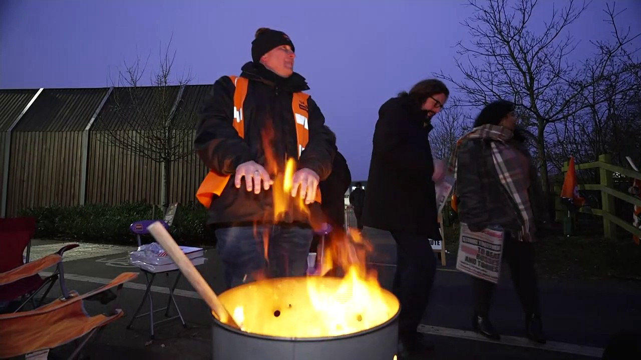 UK Amazon staff walk out for the first time ever