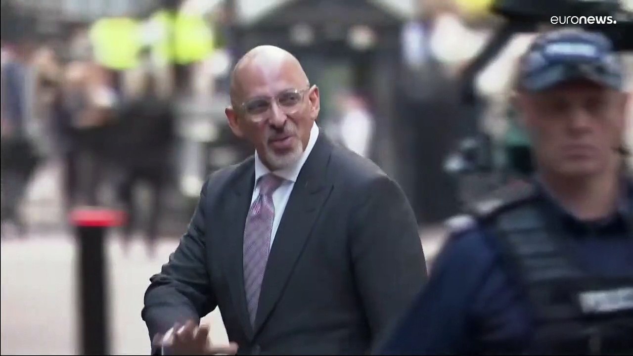 Глава британских консерваторов уволен