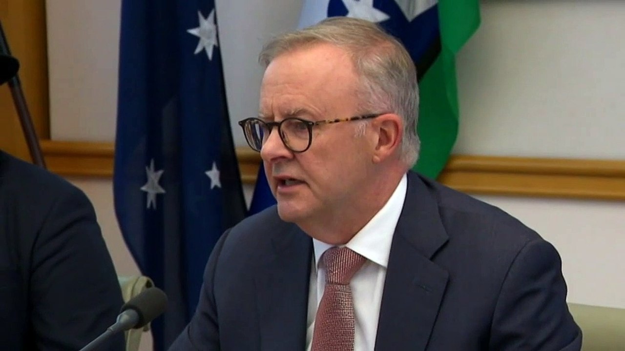 Prime Minister addresses working group during meeting in Canberra