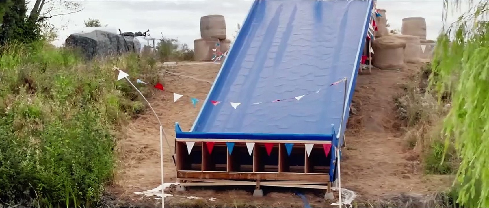 Juegos de amigos | movie | 2020 | Official Trailer