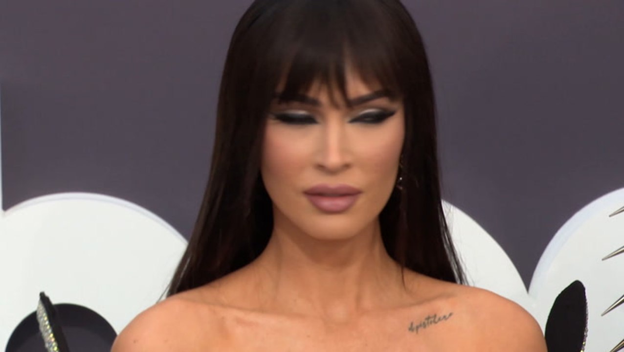 Megan Fox Ditches Her Engagement Ring Amid Mgk Split Speculation