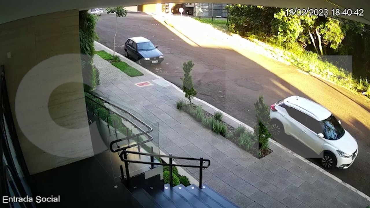 Câmera flagra acidente entre Ka e Classic no Country