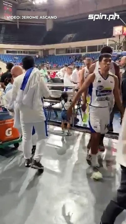 LOOK: Hotshots return to the dugout at the half time