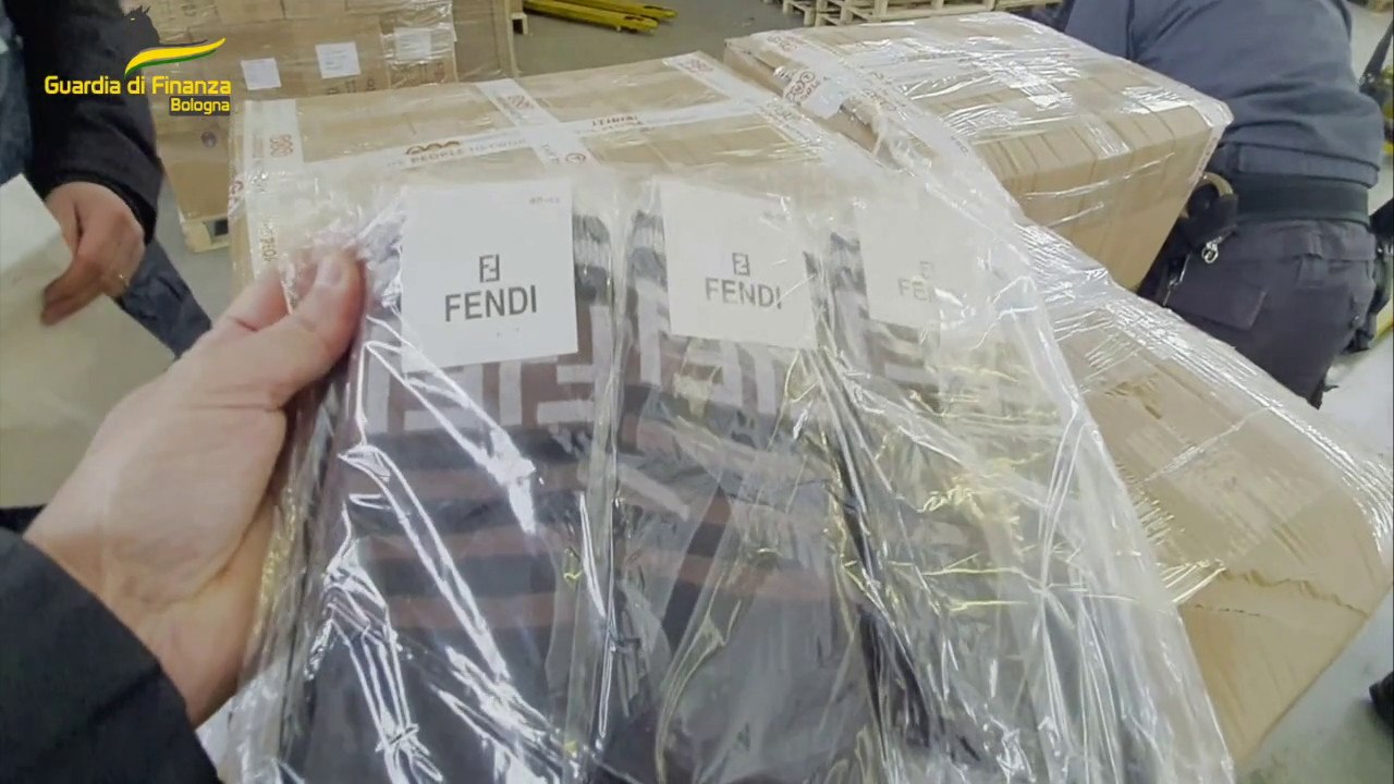 Maxi sequestro a Bologna di griffe di lusso contraffatte