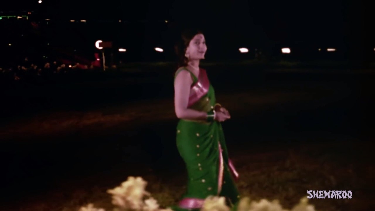 Baagon Mein Bahaar Aayi/1972  Mome Ki Gudiya / Anand Bakshi, Lata Mangeshkar, Tanuja