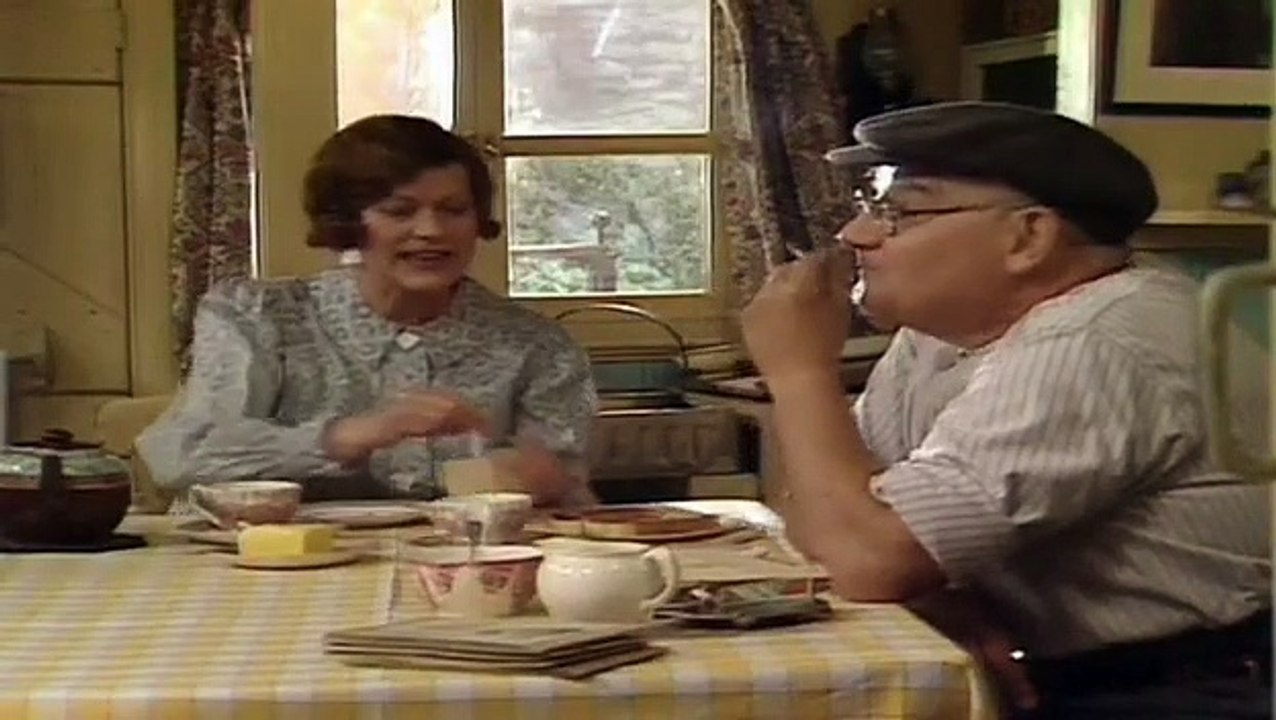 Clarence  (Classic British Sitcom)  Starring  Ronnie Barker S01 E05_