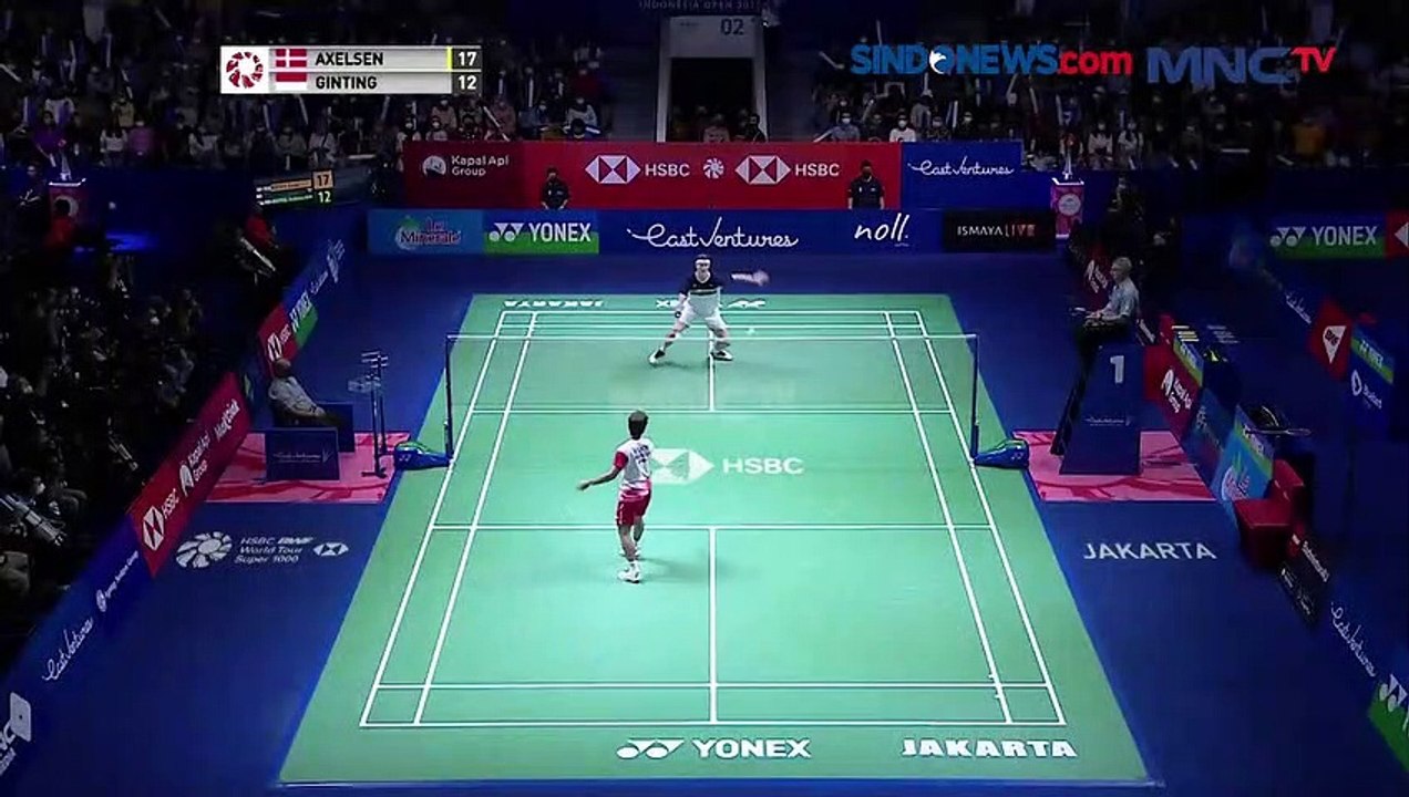 Begini Aksi Jatuh Bangun Ginting saat Hadapi Axelsen di Indonesia Open 2022