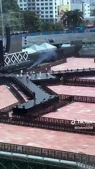 Clip: Nhiều người trong bệnh viện xem show Super Junior