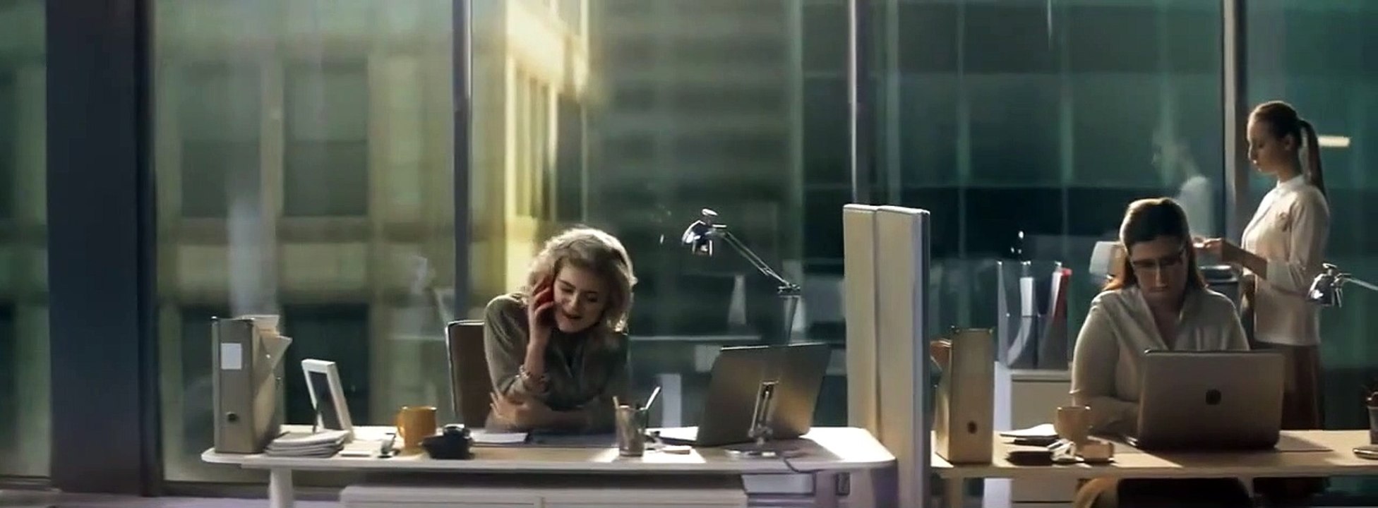 Giantess Etisalat KingKongAd (all publics)