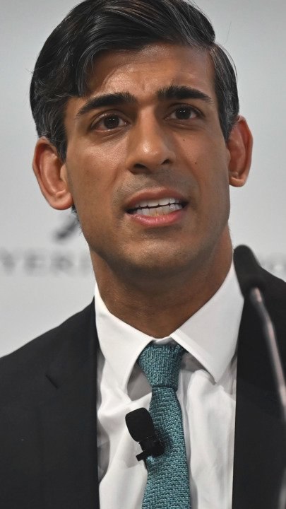 공원에서 개 목줄 풀었다가 경찰에 지적…英수낵 총리였다