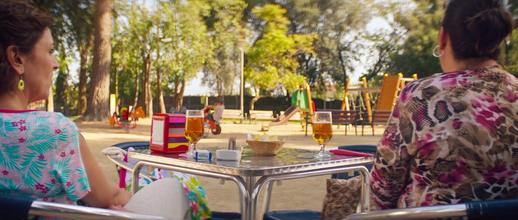 Los buenos modales - Tráiler oficial