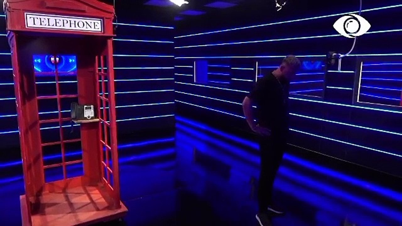 Luizi bisedon me mamin