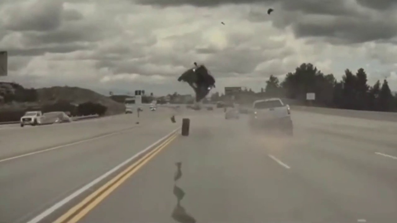 Tesla Registra Acidente Assustador: Veja o Vídeo Impressionante