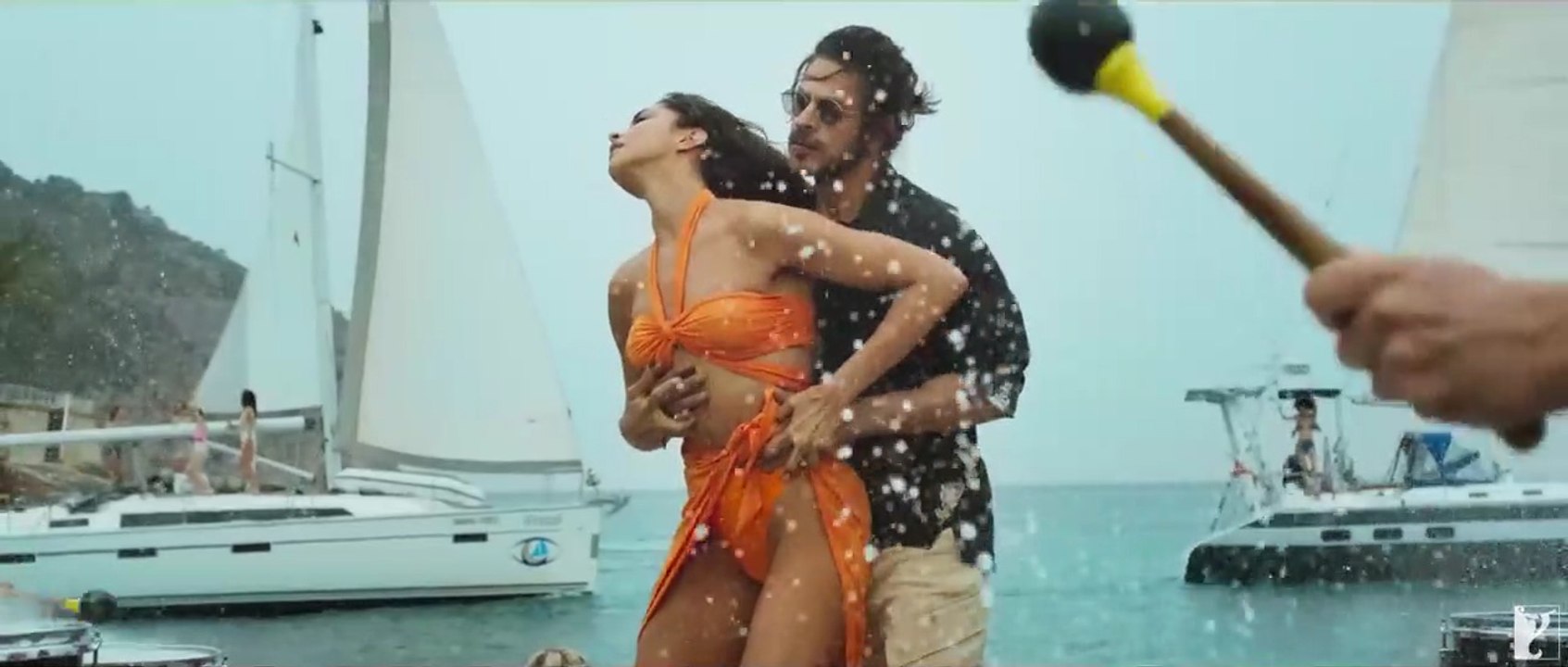 Besharam Rang Song - Pathaan - Shah Rukh Khan, Deepika Padukone