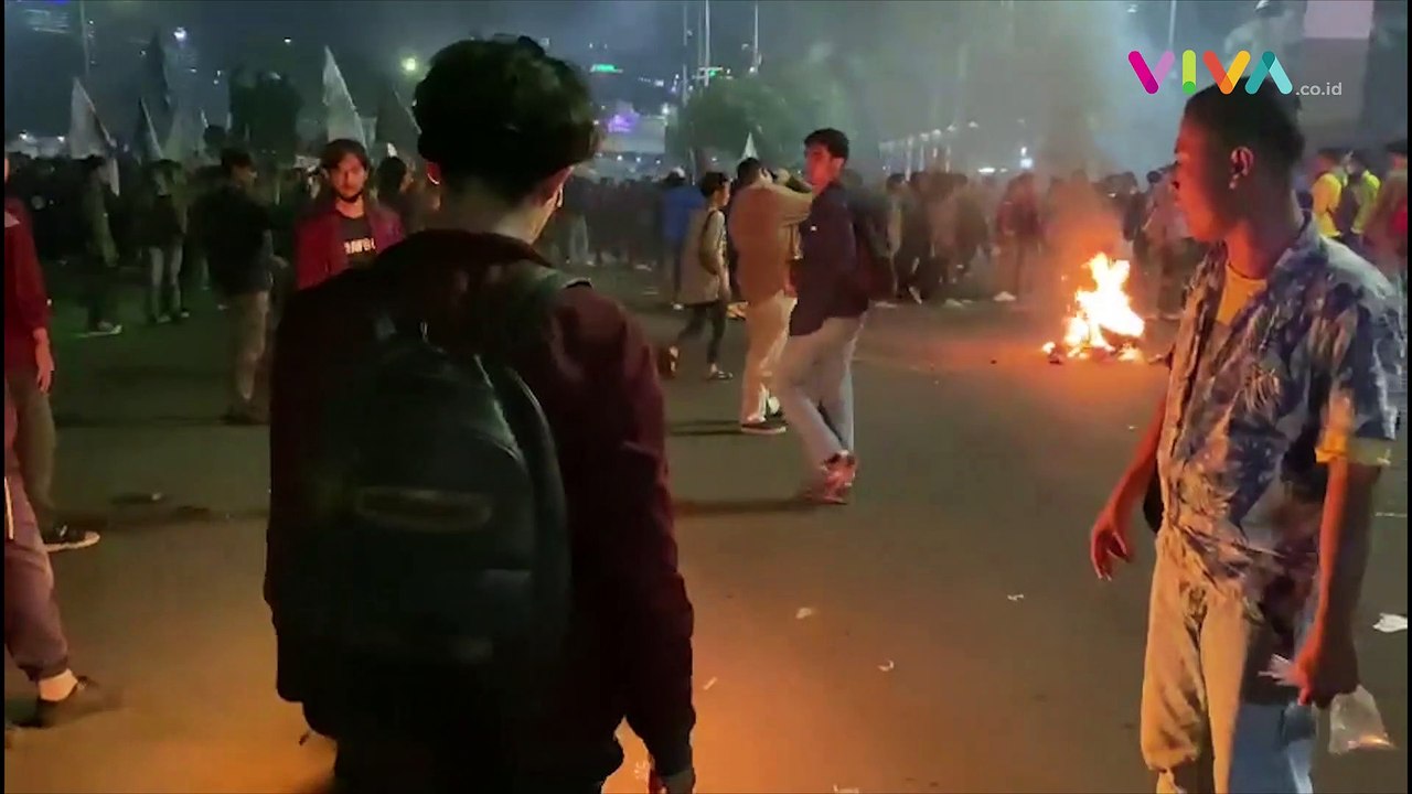 Api Membara! Demo Pecah di Depan Gedung DPR