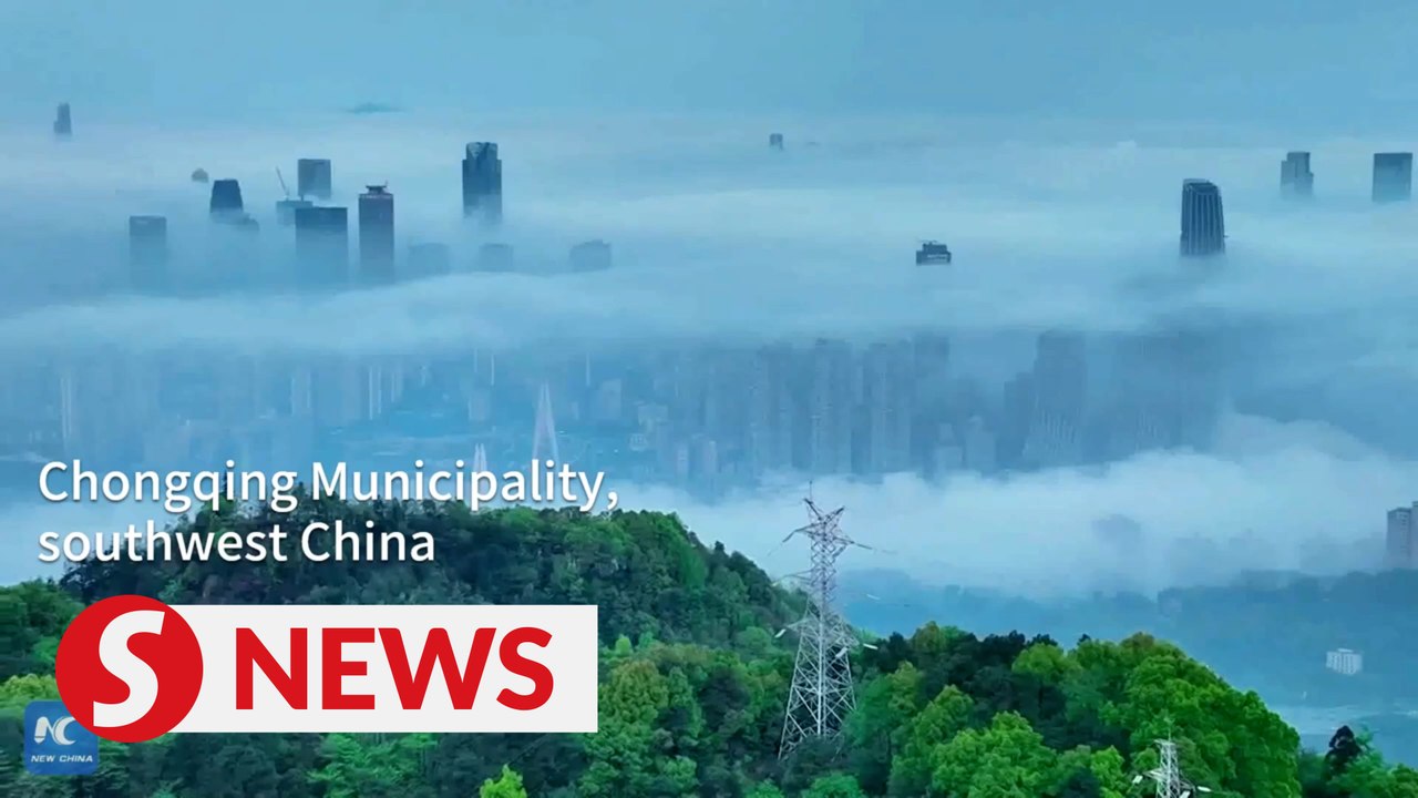 Advection fog paints a breathtaking picture in China's mountain city