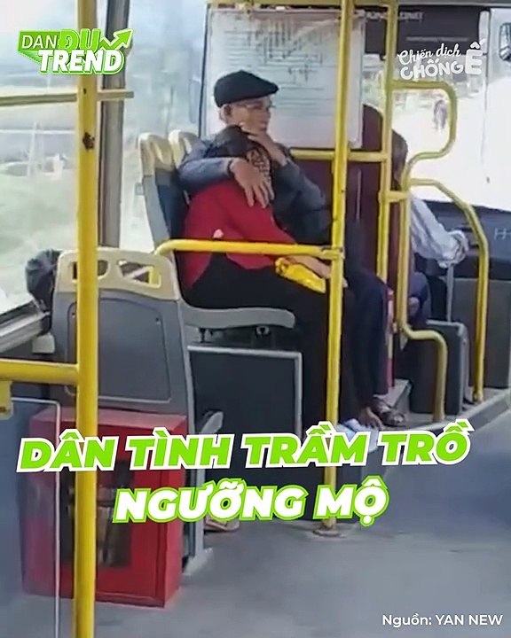 Kết hôn nhiều năm, chồng vẫn giữ thói quen chờ cửa, mừng rỡ múa hát như trẻ thơ đón vợ về | Điện Ảnh Net