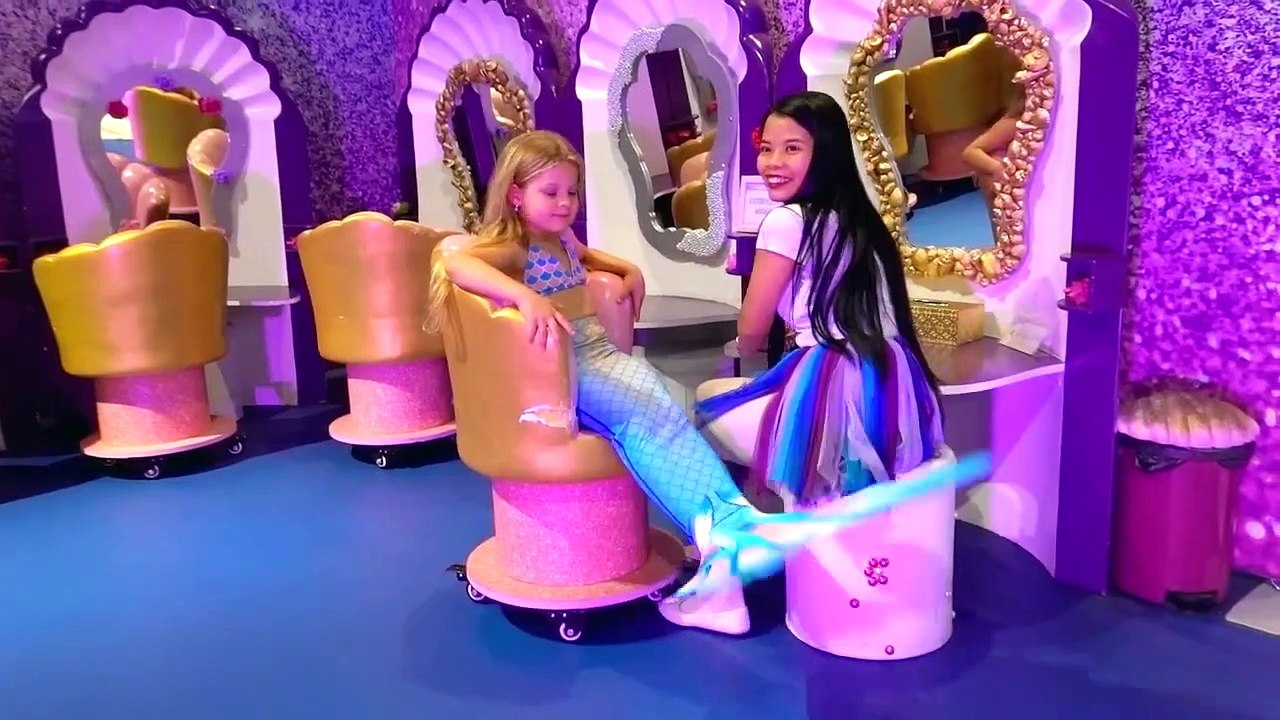 Kids Roma Show Diana and Roma became the Little Mermaid Princess and Pirate trading video