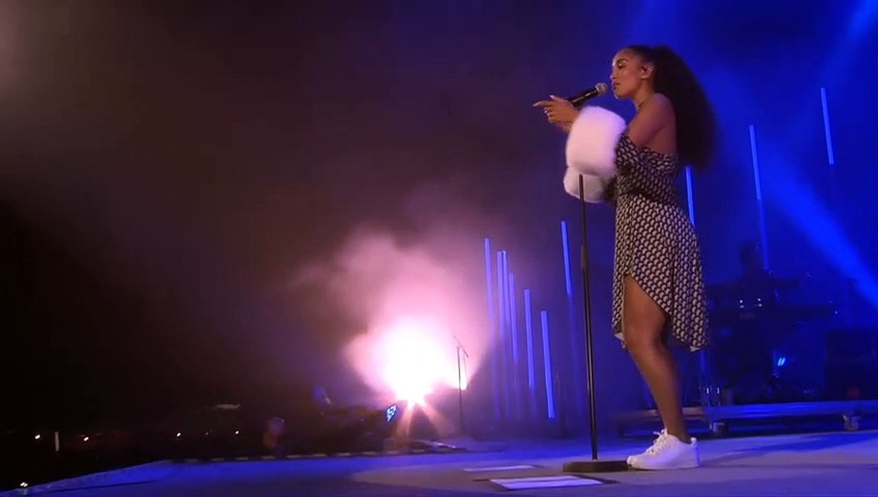 Jorja Smith – Blue Lights (Live 2019)