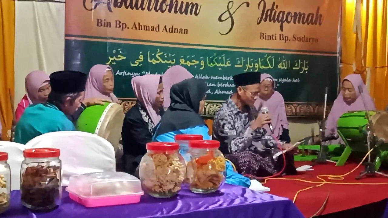 Kesenian Jawa yang sangat populer menjadi media Da'wah melalui  Seni  dan budaya