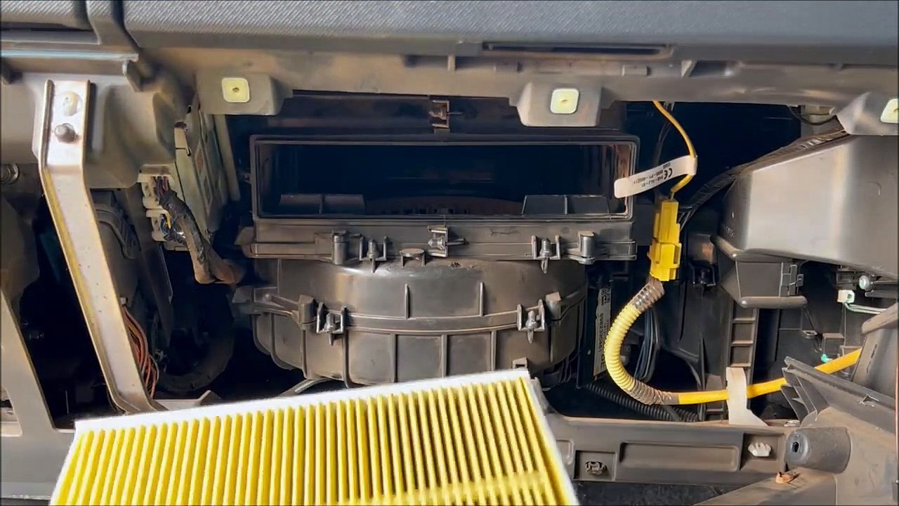 How to Replace the Cabin Air Filter in a 2016 Isuzu MUX