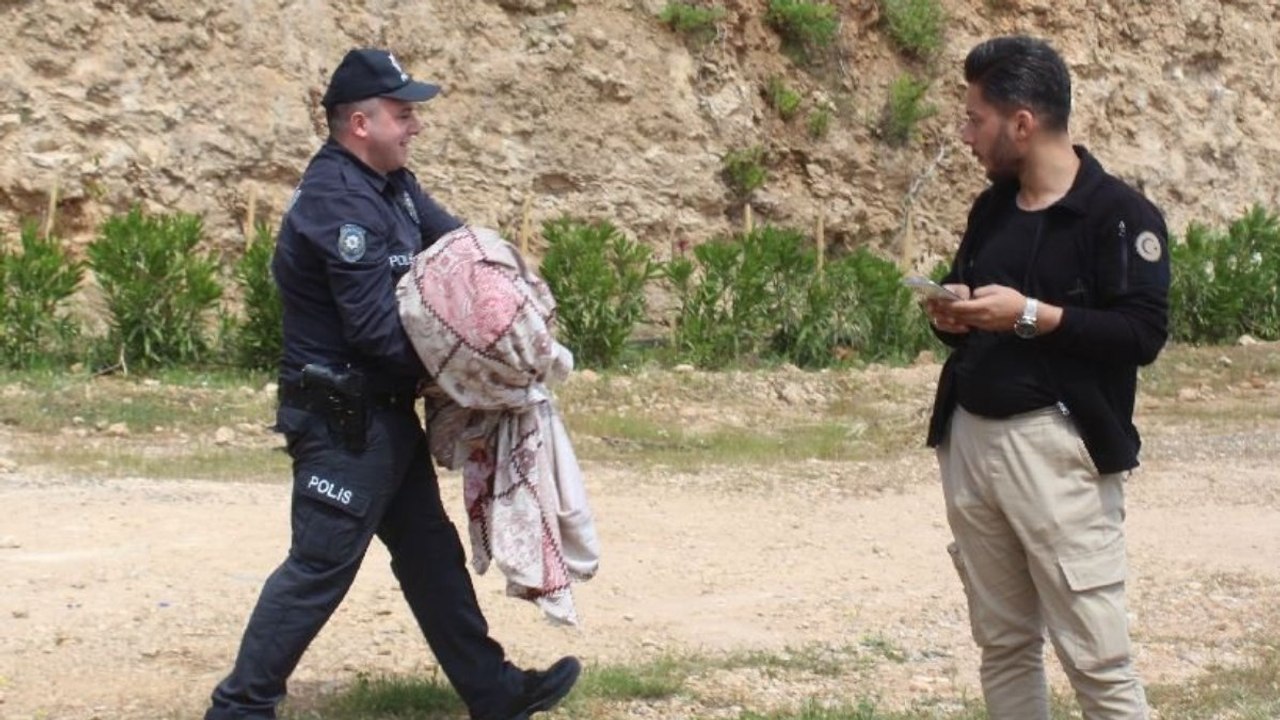 Beze sarılı nesne kadın maketi çıktı