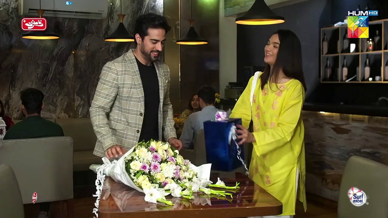 Gift Mein Tharmos....!! Chand Tara #danishtaimoor #ayezakhan