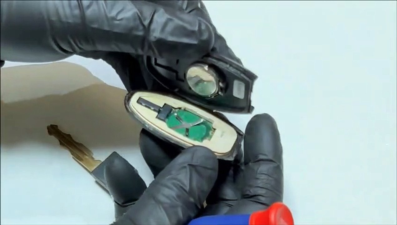 How to Replace the Battery in an Infinity Q70 Intelligent Key Remote