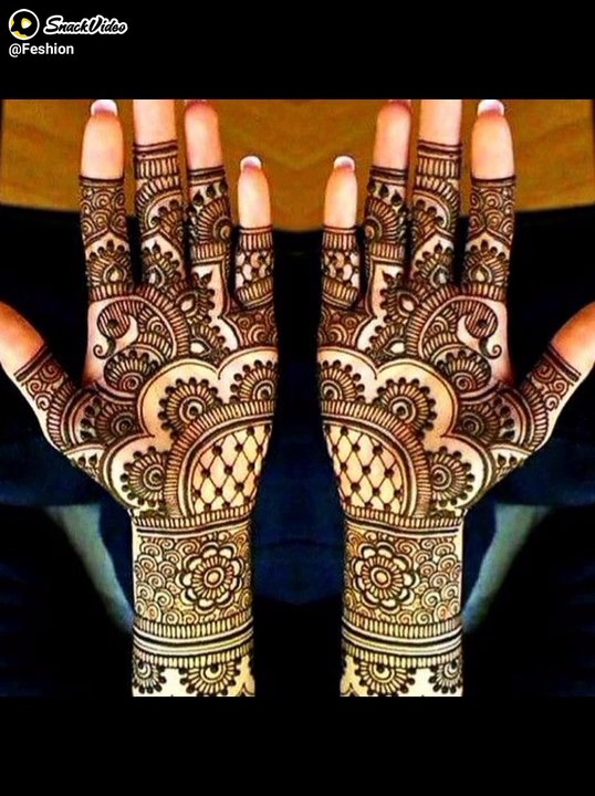 Front  half hand mehndi design 2023