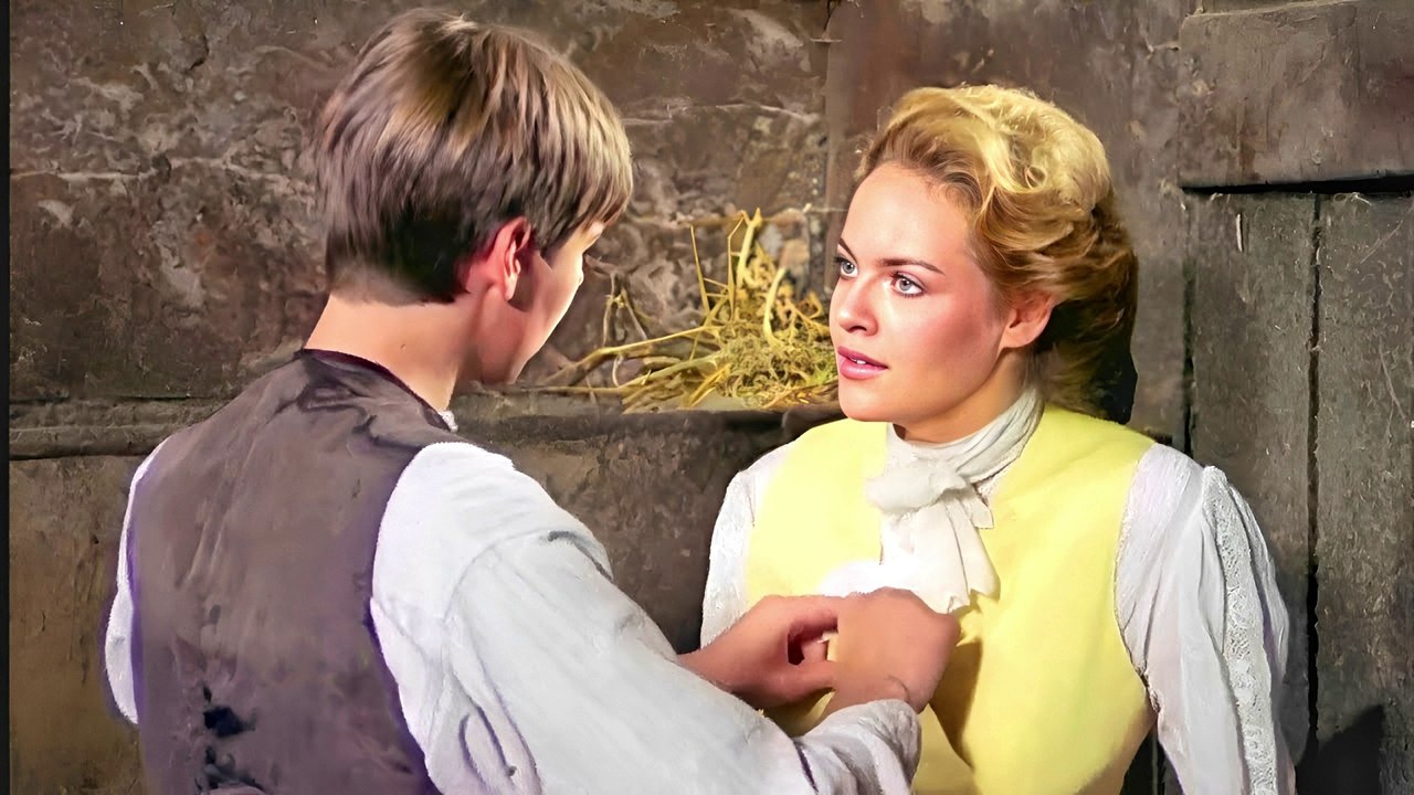 A Teenager Returns Home To Spend His Summer Vacation Movie Explained In Hindi | Hollywood Movies Explained