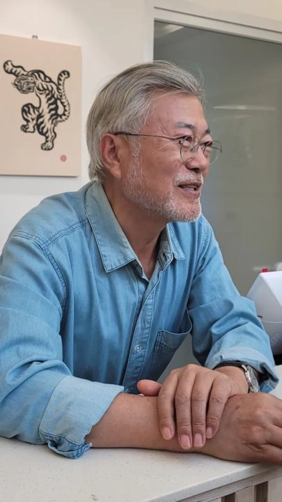 "처음 추천하는 장르라 조심스럽다"…文이 추천한 웹툰