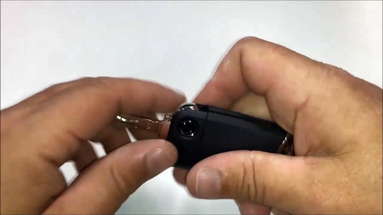 How to Replace The Battery in a 2014 VW Tiguan Key Fob
