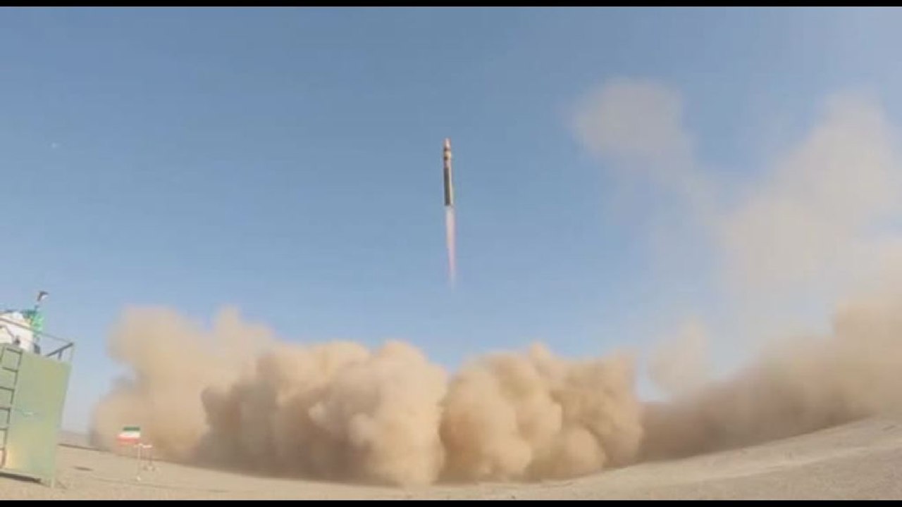 L'Iran testa un nuovo missile balistico