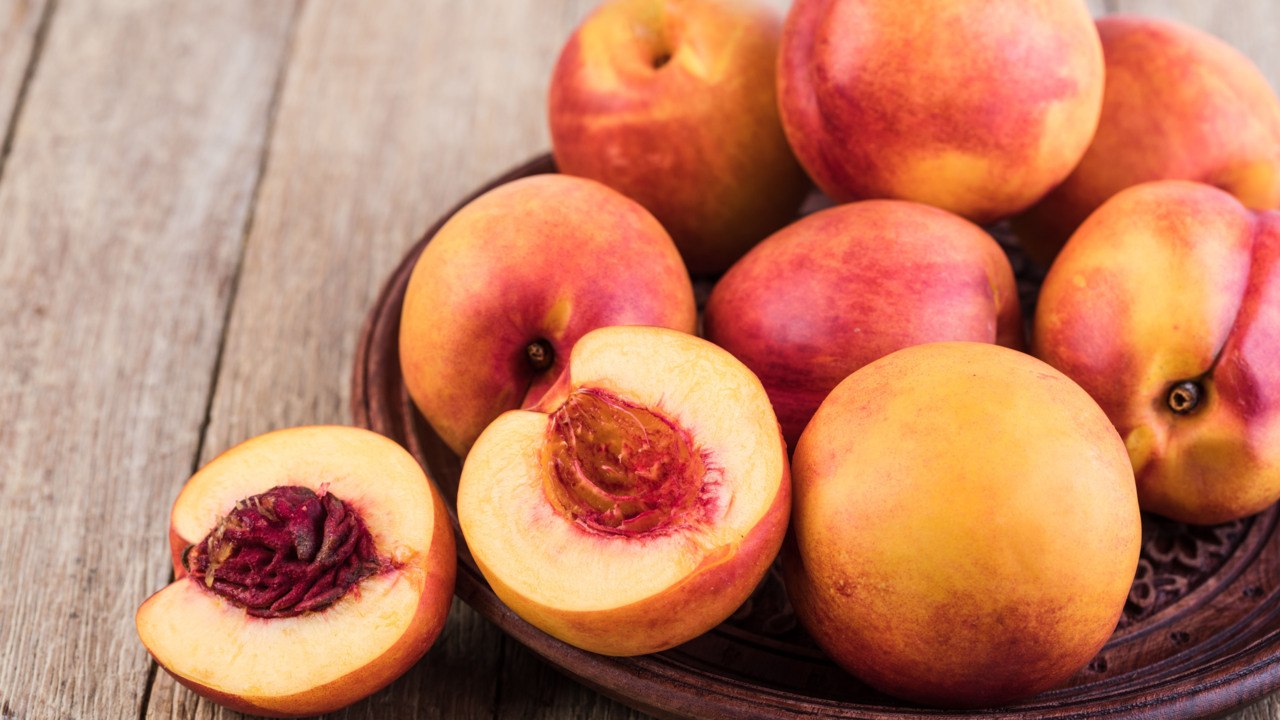 What's The Difference Between A Peach And A Nectarine?