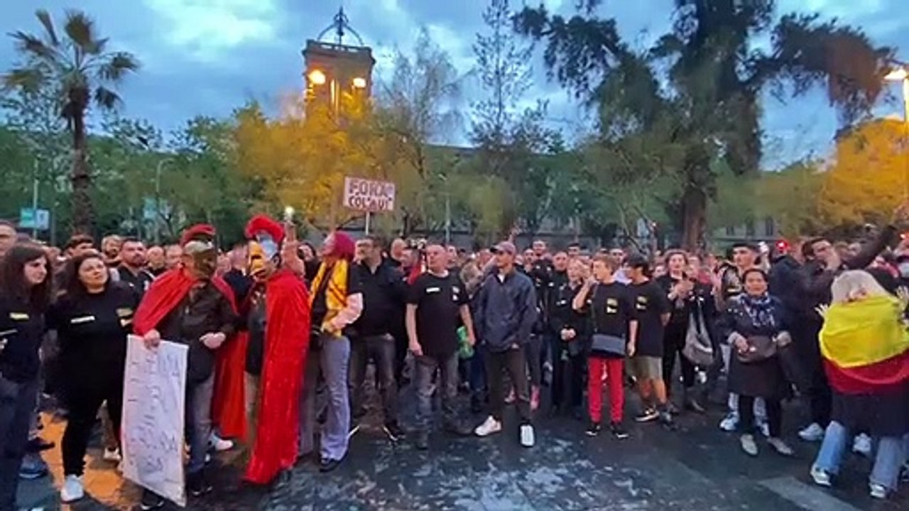 Manifestacion de Desokupa en Plaza Universitat de Barcelona